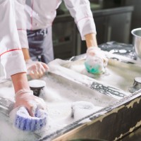 JD&C - Bí Quyết Tiết Kiệm Thời Gian Khi Vệ Sinh Khu Vực Bếp
